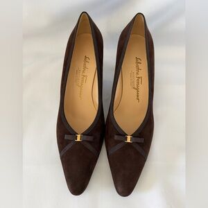 Women’s Salvatore Ferragamo Paloma Espresso Suede Heels with Bow. Vintage
